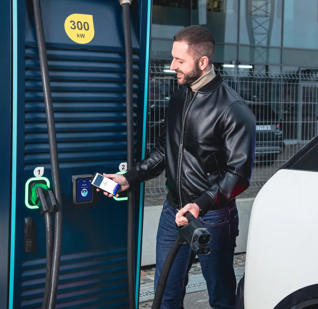 AXIUM SX5000_Contactless payment_EV charging copie.jpg