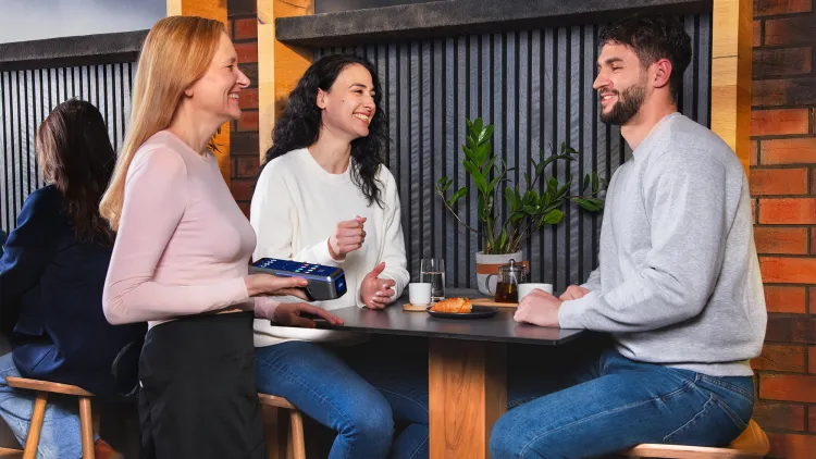 AXIUM DX8_Coffee shop_At table_In the hand.jpg