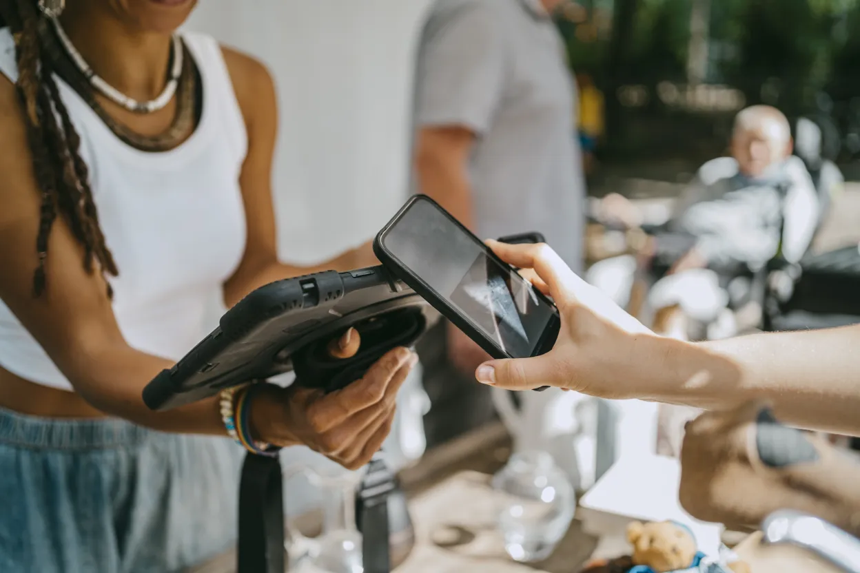 Mobile and tablet payment using SoftPOS